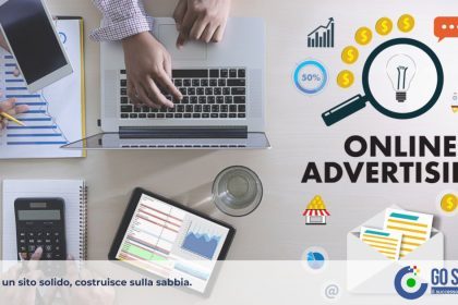 Professionista analizza campagne di pubblicità online su Google e Meta Ads per promuovere la propria attività